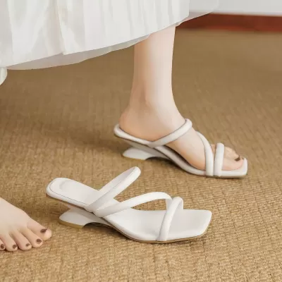 Chuyuji Beautiful Open Toe Wedge Slippers for Women Summer 2026 French Fairy Style · YANYAN China shoe factory