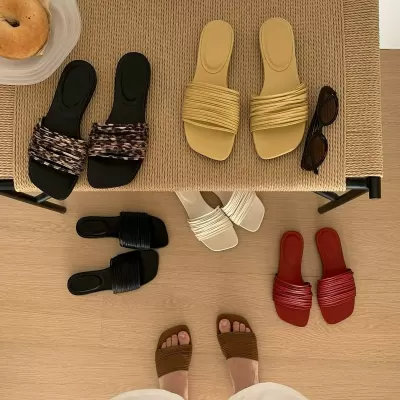 Women's Soft Sole French Minimalist Strap Flat Sandals Summer 2026 Comfort · YANYAN China shoe factory
