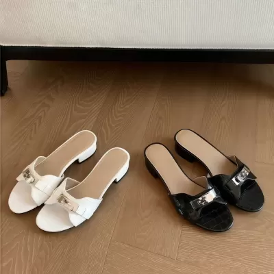 Women's Queen Style 4cm Block Heel Crocodile Texture Lock Slides Mules · YANYAN China shoe factory