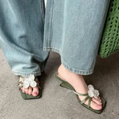 Women's Retro Flower Sandals 2026 New Square Toe Open Toe Vacation Wedge Heel · YANYAN China shoe factory