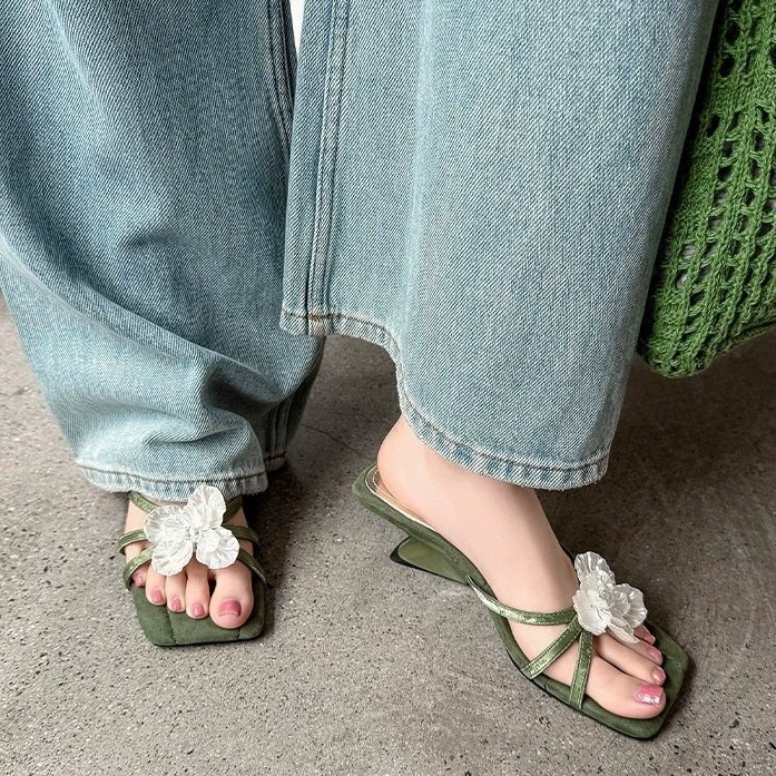 Women's Retro Flower Sandals 2026 New Square Toe Open Toe Vacation Wedge Heel