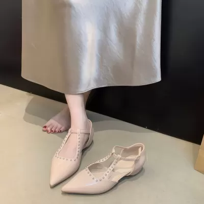 4CM Hidden Wedge Rivet Pointed Toe Shoes for Women Retro Hollow Mid Heel · YANYAN China shoe factory