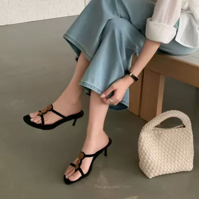 Beautiful Round Toe Rhinestone Thin Heel Sandals for Women Summer Thong Slides · YANYAN China shoe factory