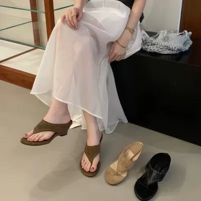 Women's Rivet Flip Flops, Wedge Heel Casual High Heel Sandals 2026 Summer · YANYAN China shoe factory