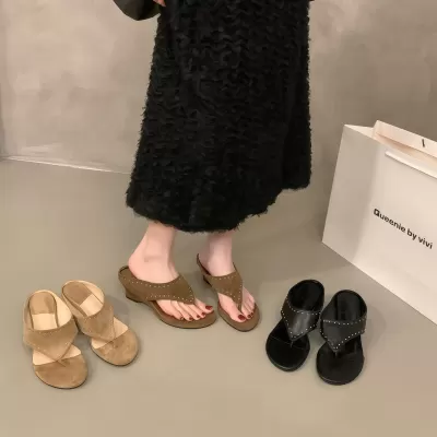 Women's Wedge Heel Retro Rivet Toe Ring Flip Flops, Summer High Heel Sandals 2026 · YANYAN China shoe factory
