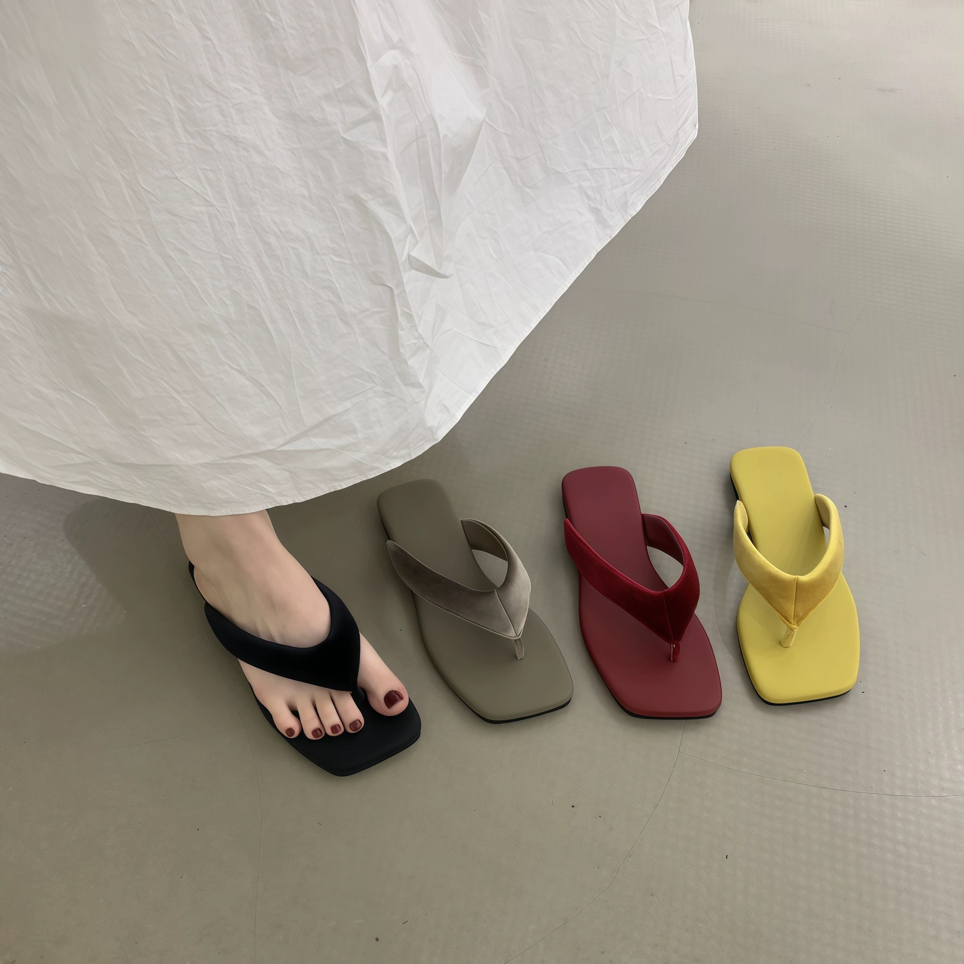 Chuyuji Black Flip Flops Summer Outdoor, Red Beach Sandals for Women