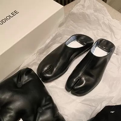 New Women's Split Toe Shoes Silver Hoof Shoes 2026 Summer Loafer Slip On Flat Shallow Mouth · YANYAN China shoe factory