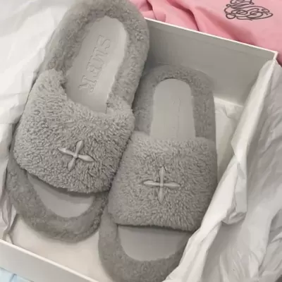 Women's Furry Sandals 2025 New Trendy Anti-Slip Thick Sole Comfortable Casual Shoes