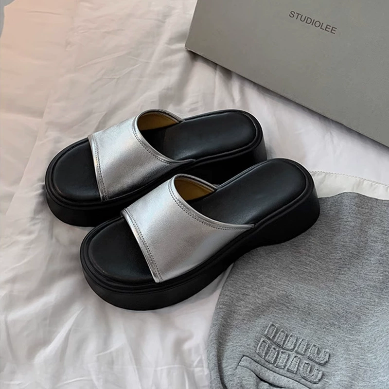 Nouvelles sandales été mode semelle épaisse extérieur semelle épaisse glissantes large surface décontractées glissantes mocassins