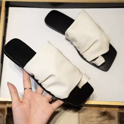 New 2024 Summer Designer Square Toe Pleated Stacked Flat Clip Toe Slide Sandals Women Outdoor