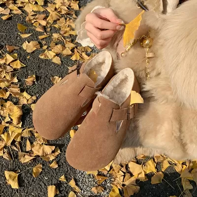 New Genuine Leather Clogs Women Vintage Full Coverage Fleece Lined Platform Warm Fur Shoes Slip On Casual