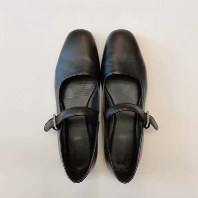New Same Style Soft Sole Soft Leather Mary Jane Flat Shoes Women Strap Buckle Shallow Mouth Flat Leather Shoes · YANYAN China shoe factory