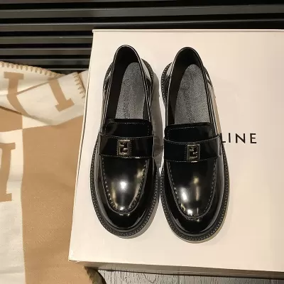 Nuevos Primavera Nuevos Mocasines con Hebilla Cuadrada Dorada Estilo Británico Versátiles Punta Redonda Tacón Grueso Zapatos de Cuero Mujer · YANYAN China shoe factory