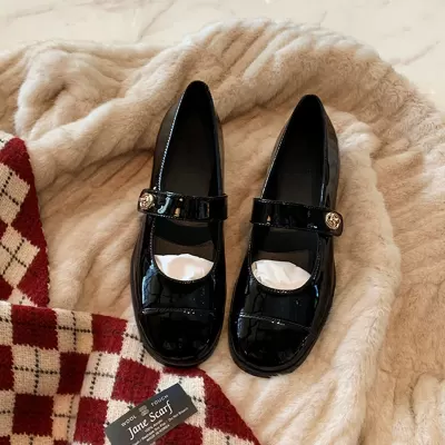 New Spring New Round Toe Strap Metal Buckle Chunky Heel Mary Jane Flat Shoes Red Leather Shoes Women