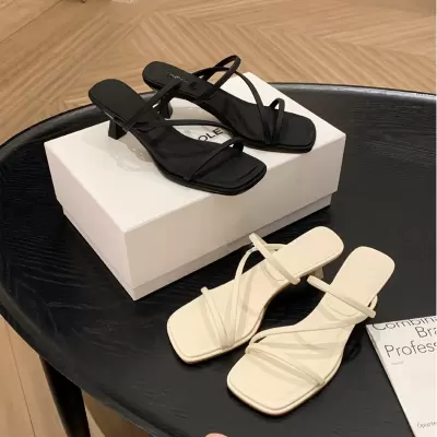 Sandales femme talon haut à fines lanières, bout carré, style fée, été