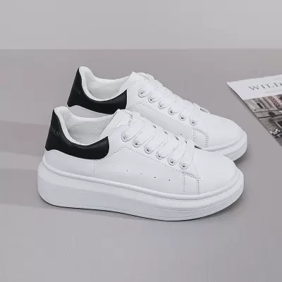 2024 Spring Fall Unisex White Sneakers, Korean Style Height Increasing Thick Sole Casual Board Shoes · YANYAN China shoe factory