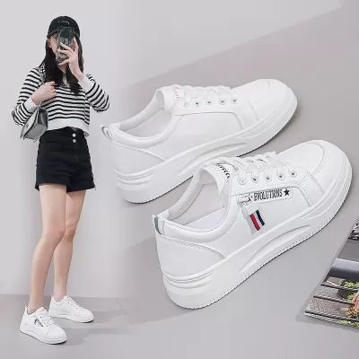 Chaussures de sport blanches femme 2024 automne style coréen, semelle épaisse, plateforme, décontractées · YANYAN China shoe factory