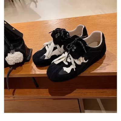New Women's Vintage Round Toe Leopard Print Flap Design Lace-Up German Training Sneakers for Fall · YANYAN China shoe factory