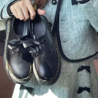 Women's Rose Style Martin Boots 2024, 1461 Two-Hole Platform Leather Flats · YANYAN China shoe factory