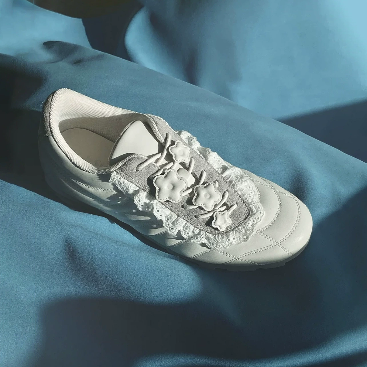 Korean Genuine Leather Lace Flower Decor Thick Sole German Training Shoes Women New Casual Sport Lace Up Leather Shoes