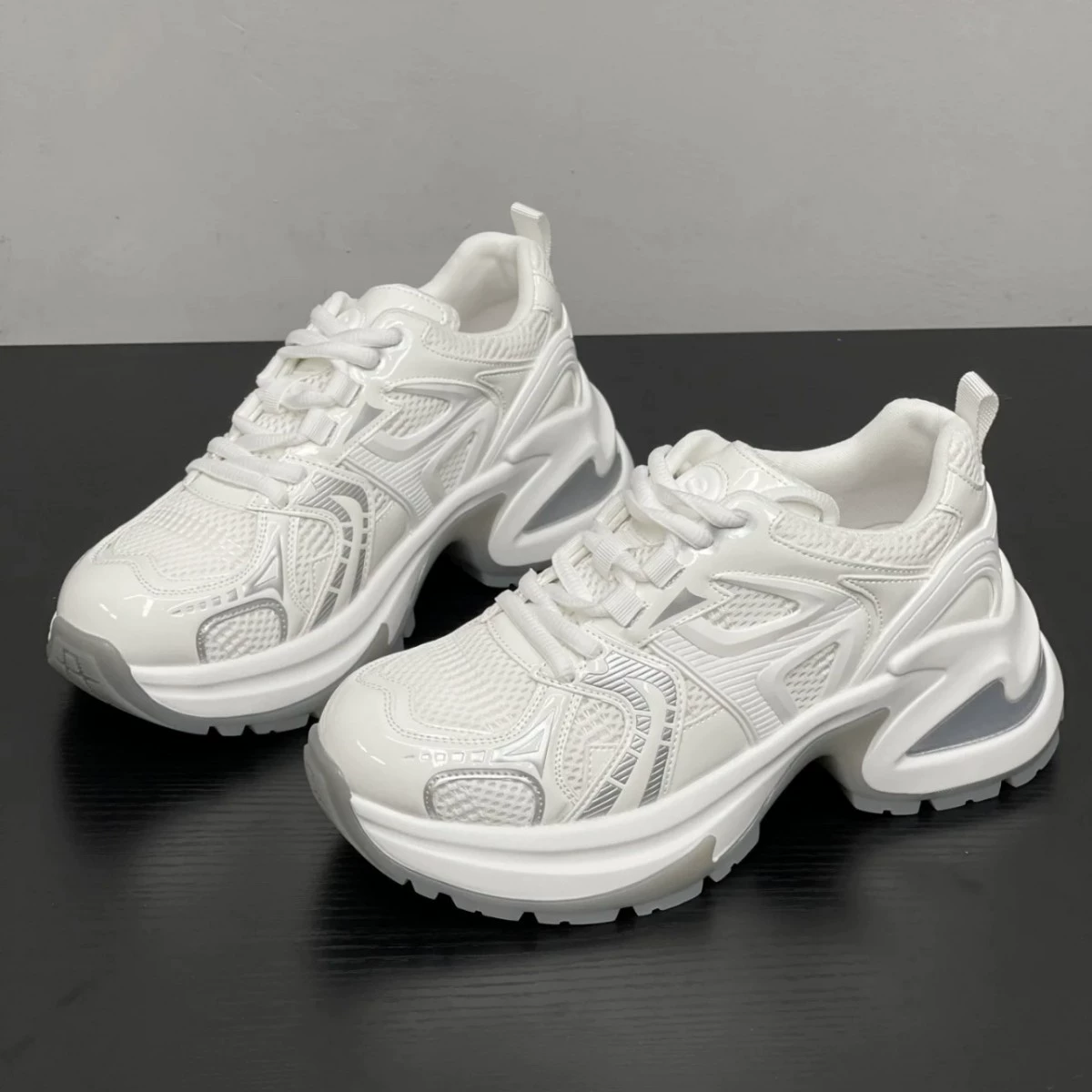 European New Paris Thick Sole Breathable Heightened Dad Shoes Women 2025 Spring Summer Mesh Casual Sports Shoes