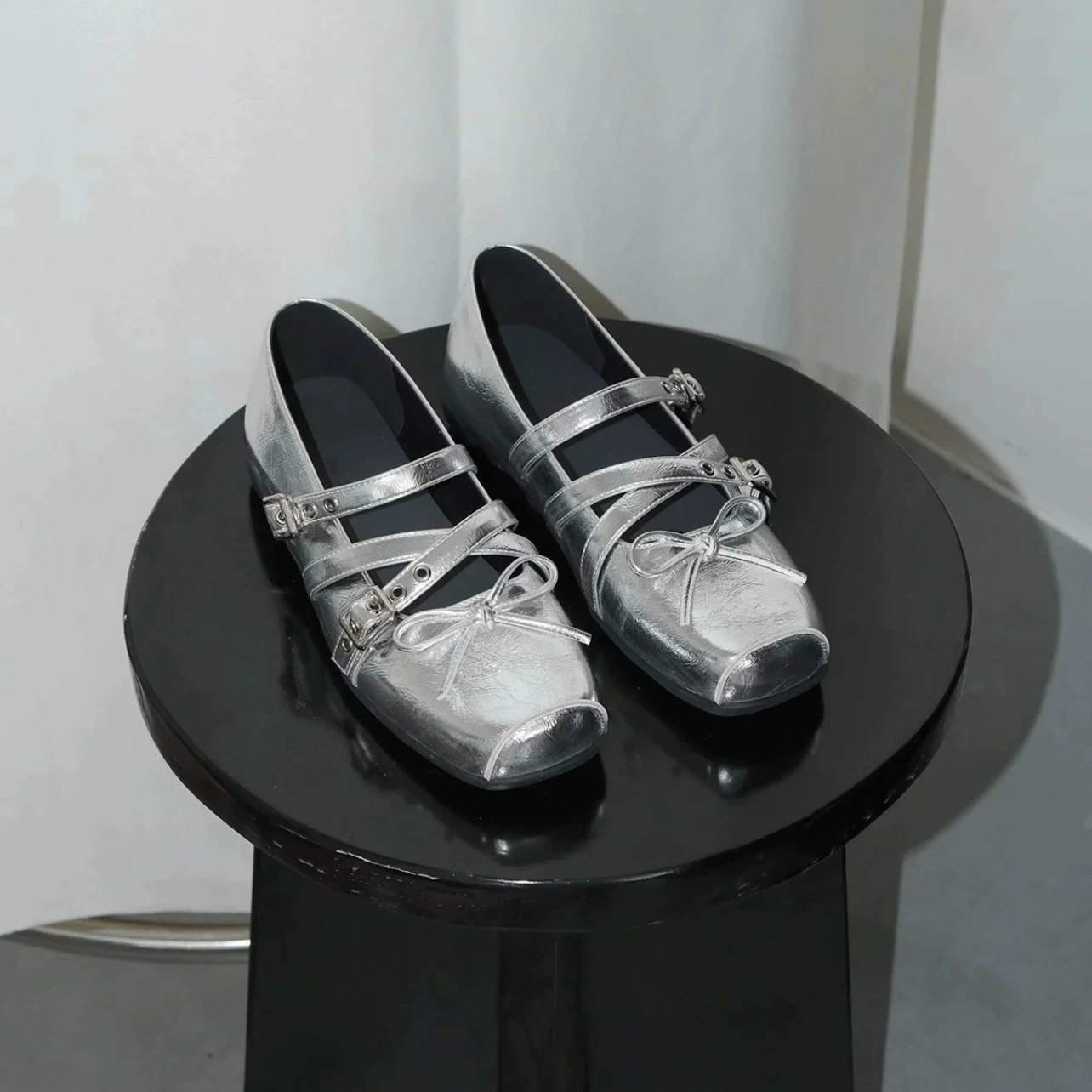 Korean New Bow Square Toe Shallow Ballet Shoes Women 2025 Summer New Buckle Mary Janes