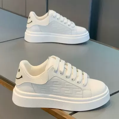 2026 Spring Men's New Breathable White Shoes Student Trendy Thick Sole Sports Casual Board Shoes