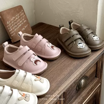 XSHX cute retro children's shoes girls' hook-and-loop hand embroidery Korean simple versatile autumn new princess shoes · YANYAN China shoe factory