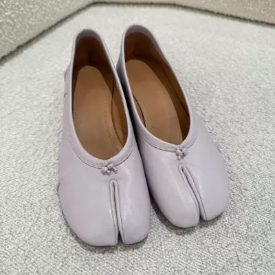 Women's Round Toe Horse Ballet Flats 2025 Summer Retro Block Heel Split-Toe Shoes · YANYAN China shoe factory