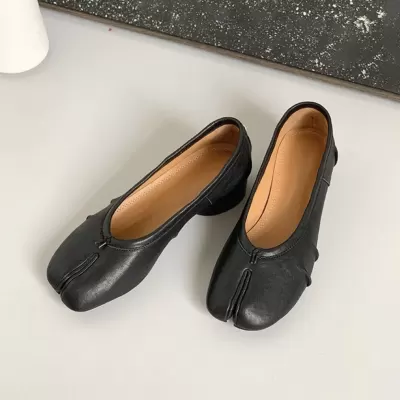 Women's Split-Toe Round Ballet Flats 2025 Summer Designer Block Heel Pleated Shoes · YANYAN China shoe factory