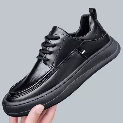 2025 New Men's Autumn Soft Sole Lightweight Non-slip Casual Shoes Breathable Trendy British Leather Shoes · YANYAN China shoe factory