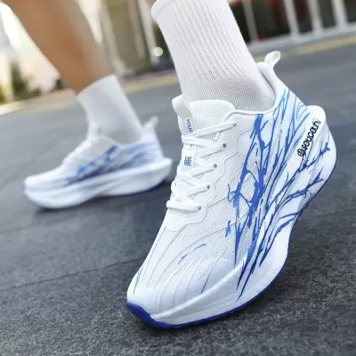 New Professional Running Shoes for Teens, Breathable Lightweight Cushioned Anti-slip Track Shoes · YANYAN China shoe factory