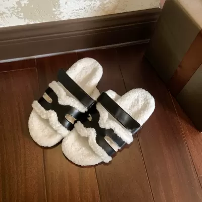 Fur Slippers for Women, New Winter Fur Integrated Outdoor Thick Sole Height Increase Comfortable Lazy Strap Slippers Anti-Slip